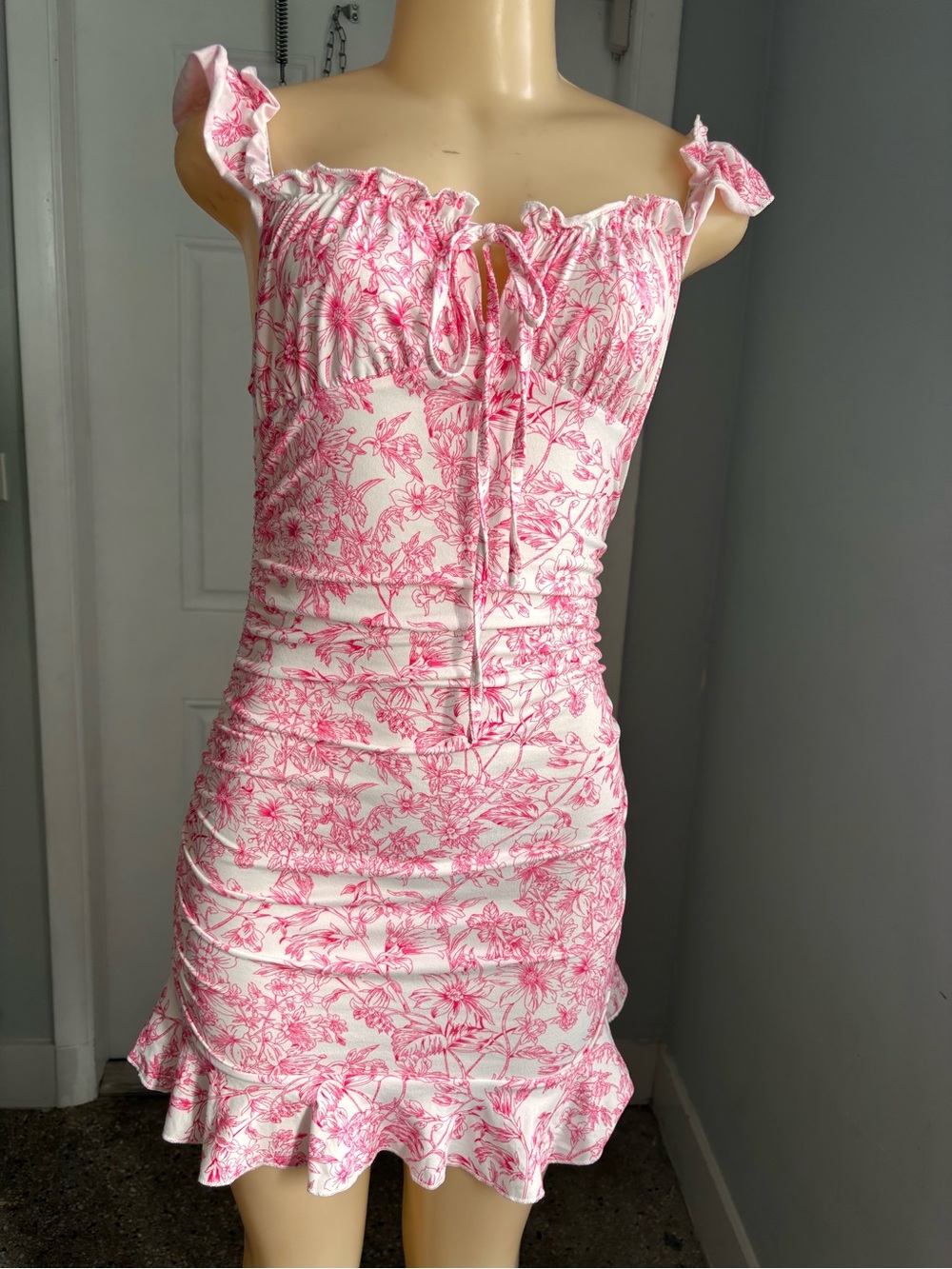 SHEIN Pink and White Floral Ruched Mini Dress with Ruffle Hem